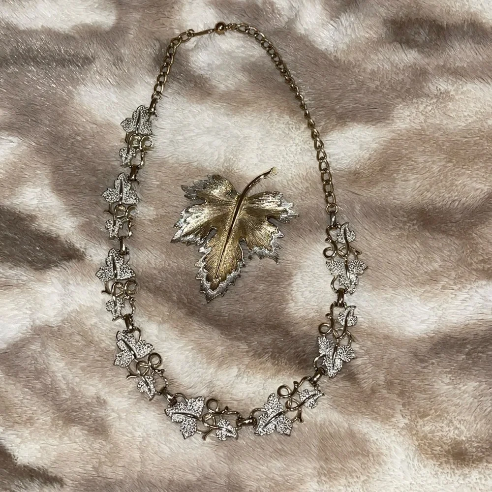Sarah Coventry leaf necklace and brooch Set